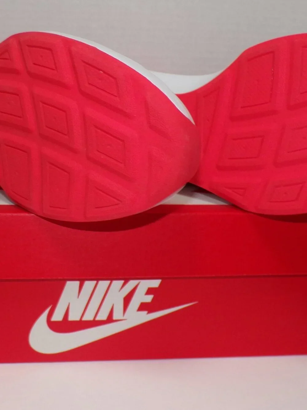 REALLY SWEET WOMANS NIKE WEAR ALL DAY SIZE 8.5 LIKE NEW WORE ONCE, GOING TO LOVE